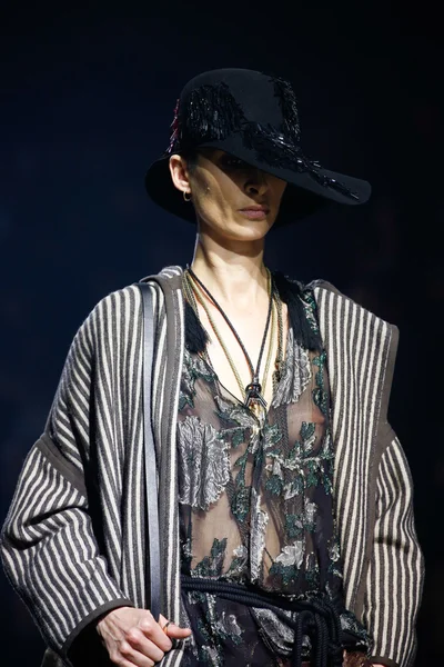 Look 75
